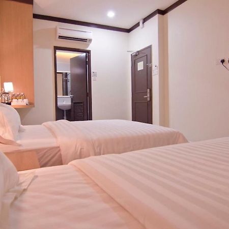 Hotel Setia Келуанг Екстериор снимка