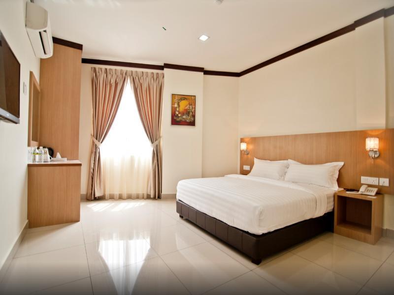 Hotel Setia Келуанг Екстериор снимка