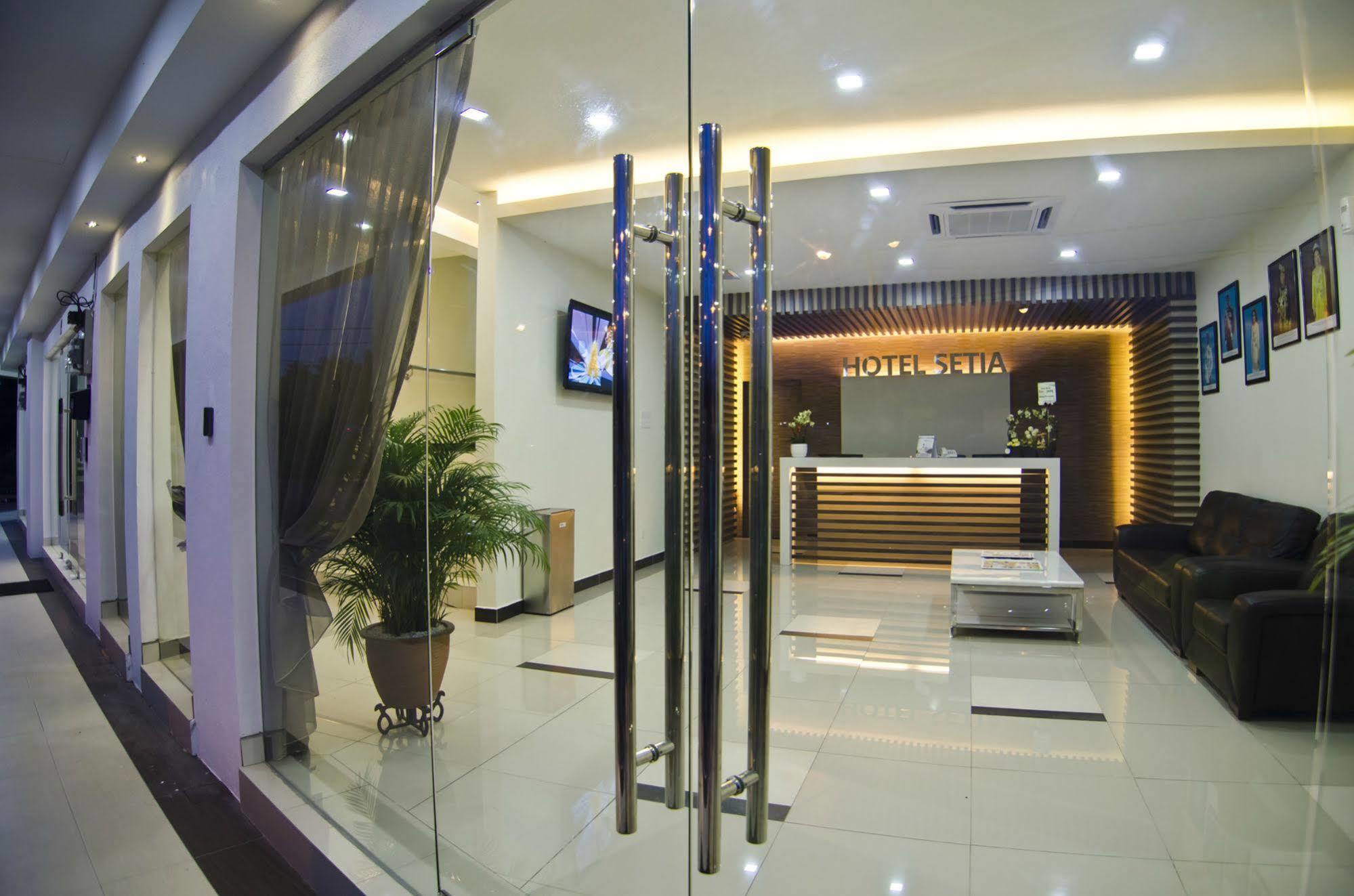 Hotel Setia Келуанг Екстериор снимка
