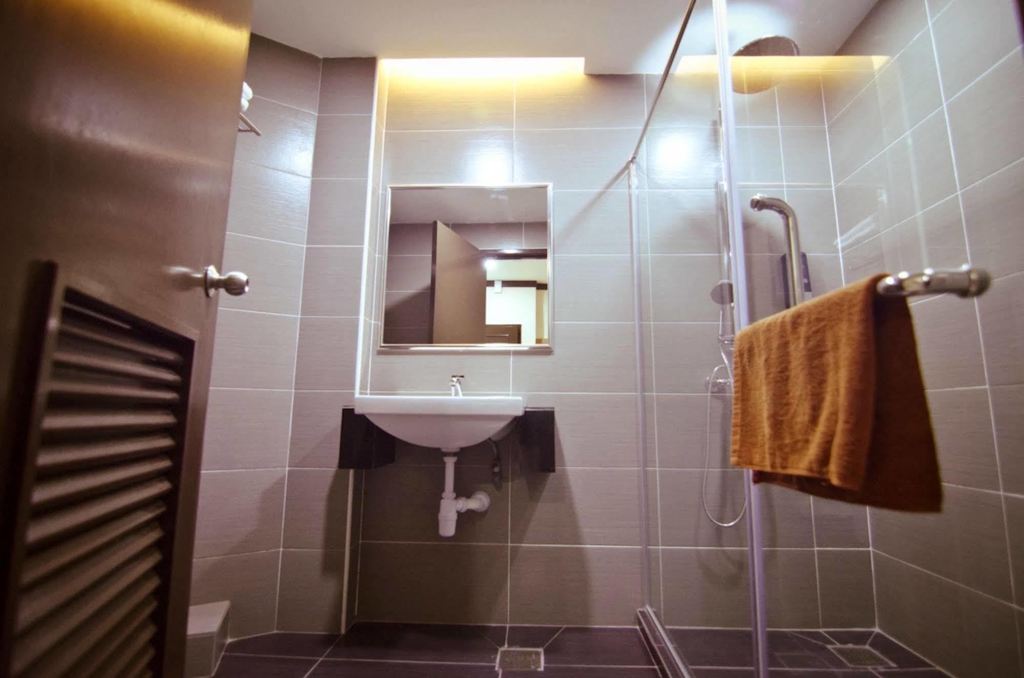 Hotel Setia Келуанг Екстериор снимка