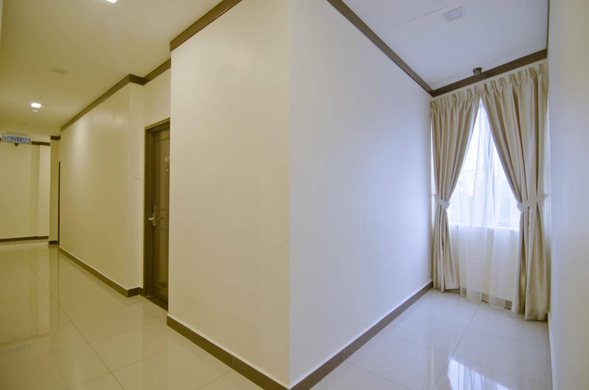 Hotel Setia Келуанг Екстериор снимка